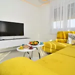 Bruno - Luxury Penthouse With Jacuzzi Apartman