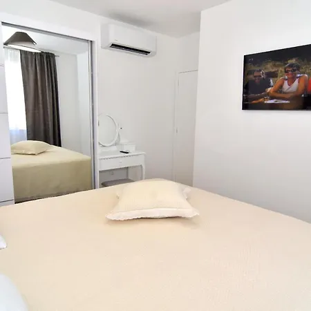 Bruno - Luxury Penthouse With Jacuzzi * Zara