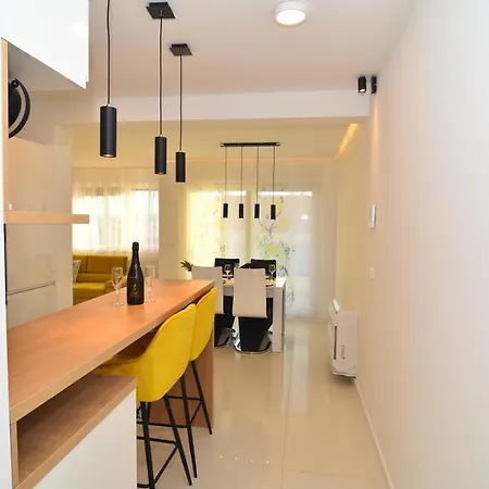 Bruno - Luxury Penthouse With Jacuzzi Zara